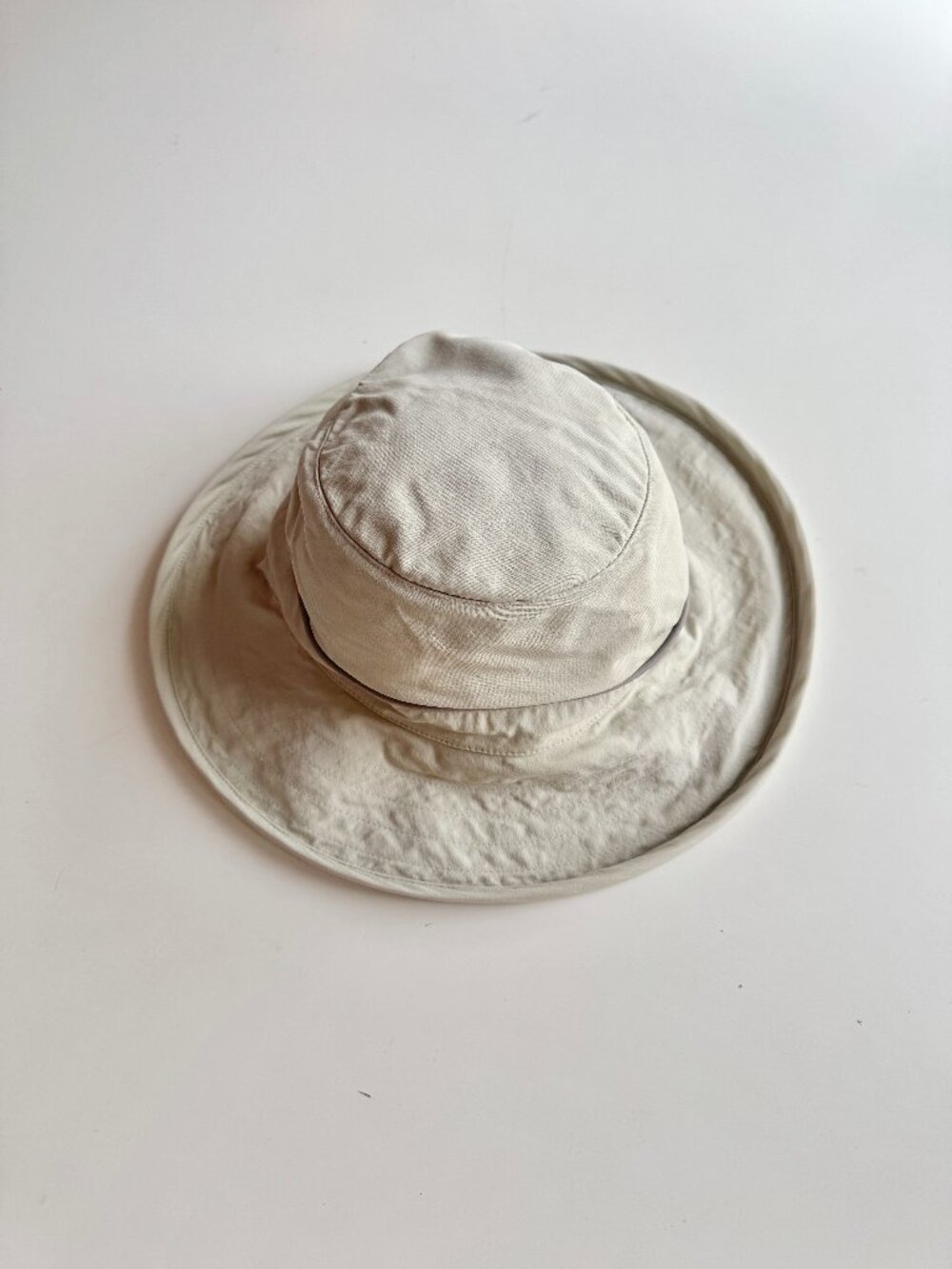 TILLEY ENDURABLES LT8B Beige Ultralight Nylon Brimmed Sun Hat, Size M